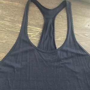 Lululemon navy tank sz 6